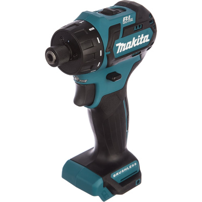 Аккумуляторная дрель-шуруповерт Makita DF032DZ снабжена шестигранным патроном