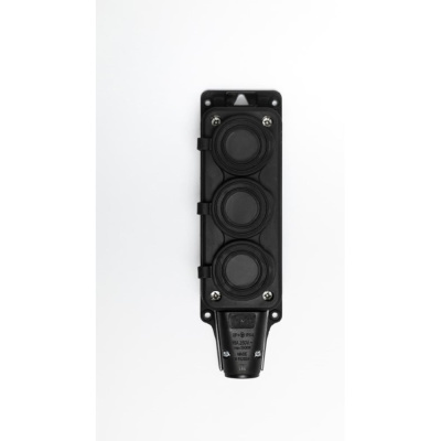 Розетка (колодка) DYNEL трехместная каучук 2P+PE 230V 16А IP54