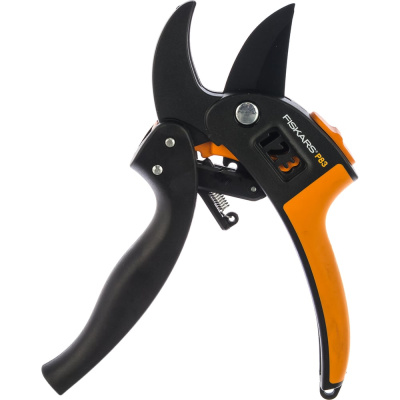 Контактный секатор с храповым механизмом Fiskars