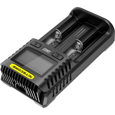 Зарядное устройство Nitecore UMS2 оборудовано высококачественным дисплеем
