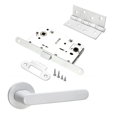 Комплект для межкомнатной двери PAULINIDOR ручки 545-06 slim, сантехническая защелка 96PL, врезные петли 2 шт., белый
