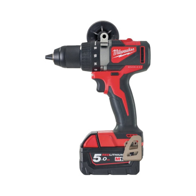 Аккумуляторная дрель-шуруповерт Milwaukee M18