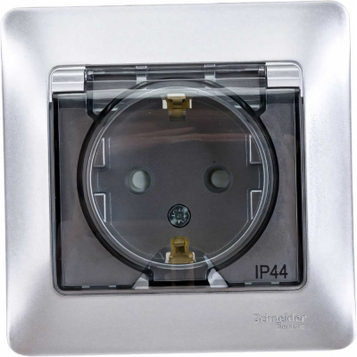 Розетка Systeme Electric Алюминий с заземлением со шторками с крышкой, IP44