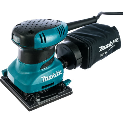 Вибрационная шлифмашина Makita BO 4555 способна удалять пыль, возникающую во время работы с ней