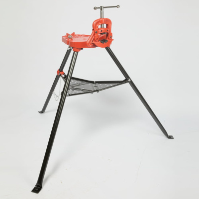 Откидные тиски на треноге MAXXTER 1/8-2.1/2 (10-76мм) 1107