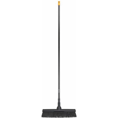 Метла Fiskars SolidTM большая