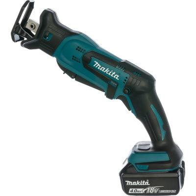 Аккумуляторная сабельная пила Makita LXT DJR185RME работает от аккумулятора